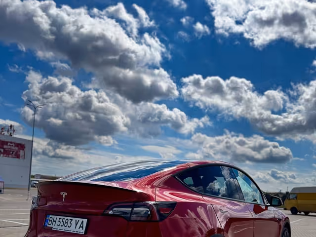 Tesla Model Y - фото 5