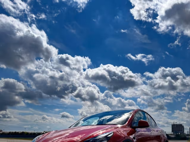 Tesla Model Y - фото 3