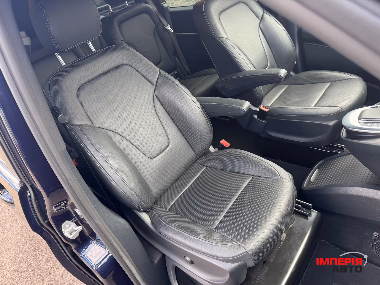 Mercedes-Benz V-Класс - фото 12