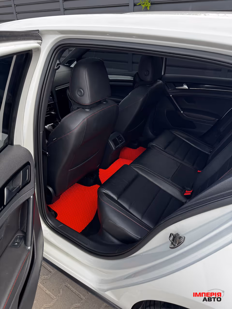 Volkswagen Golf GTI - фото 10