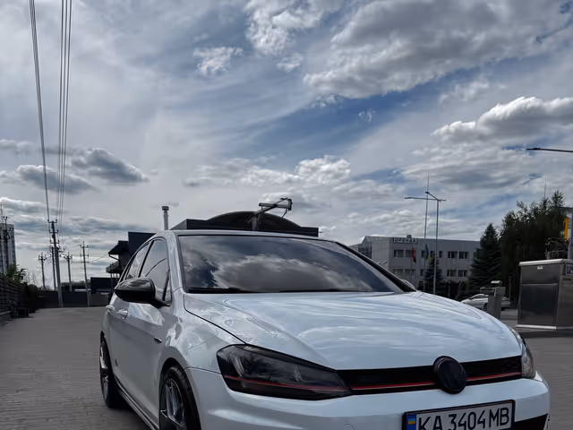 Volkswagen Golf GTI - фото 3