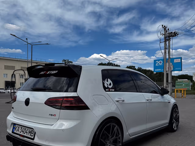 Volkswagen Golf GTI - фото 5