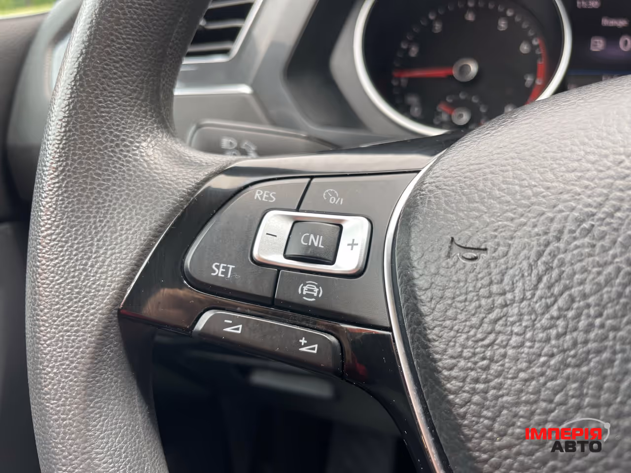 Volkswagen Tiguan - фото 23