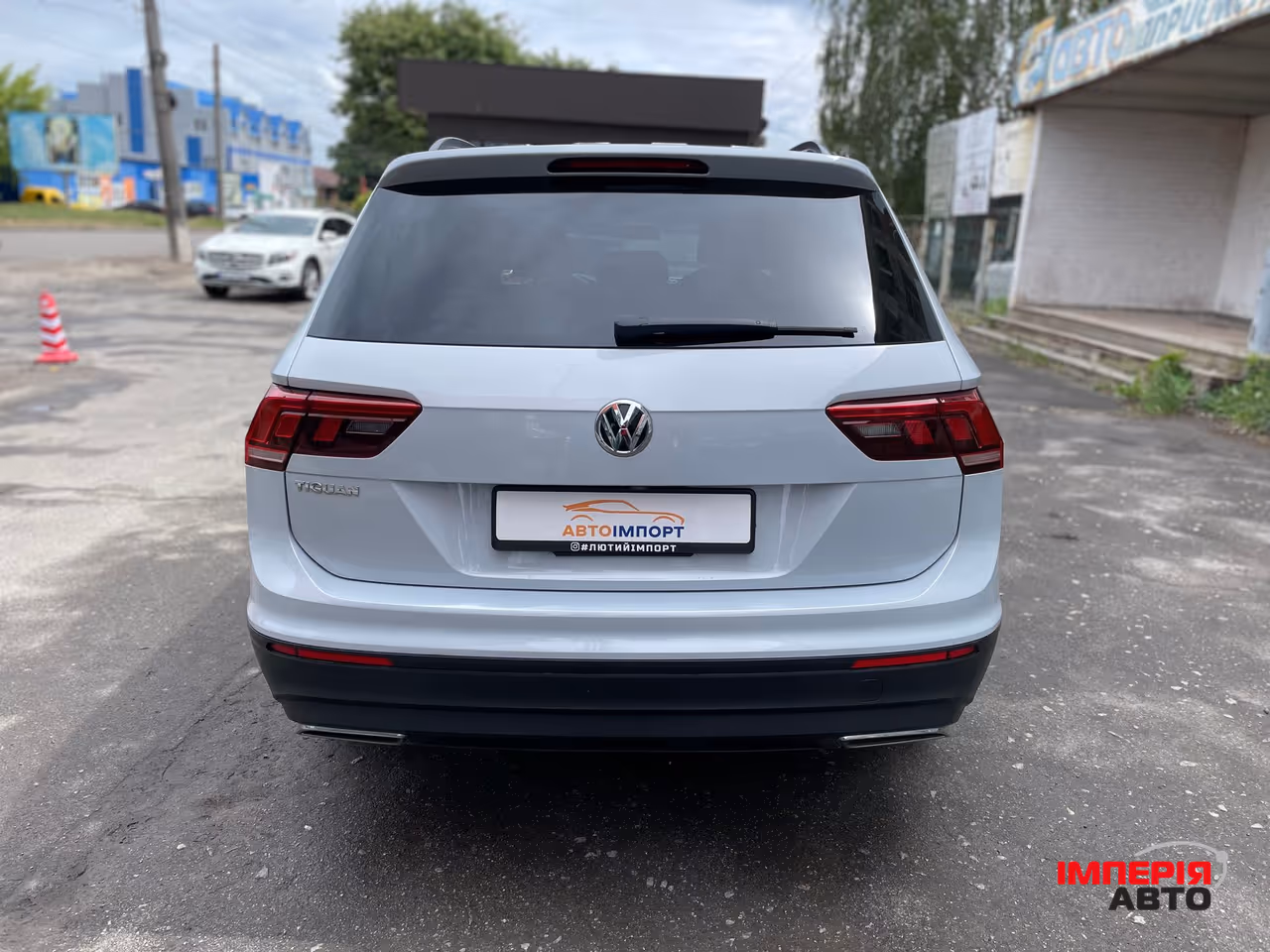 Volkswagen Tiguan - фото 8