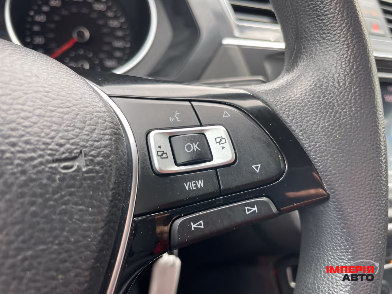 Volkswagen Tiguan - фото 24