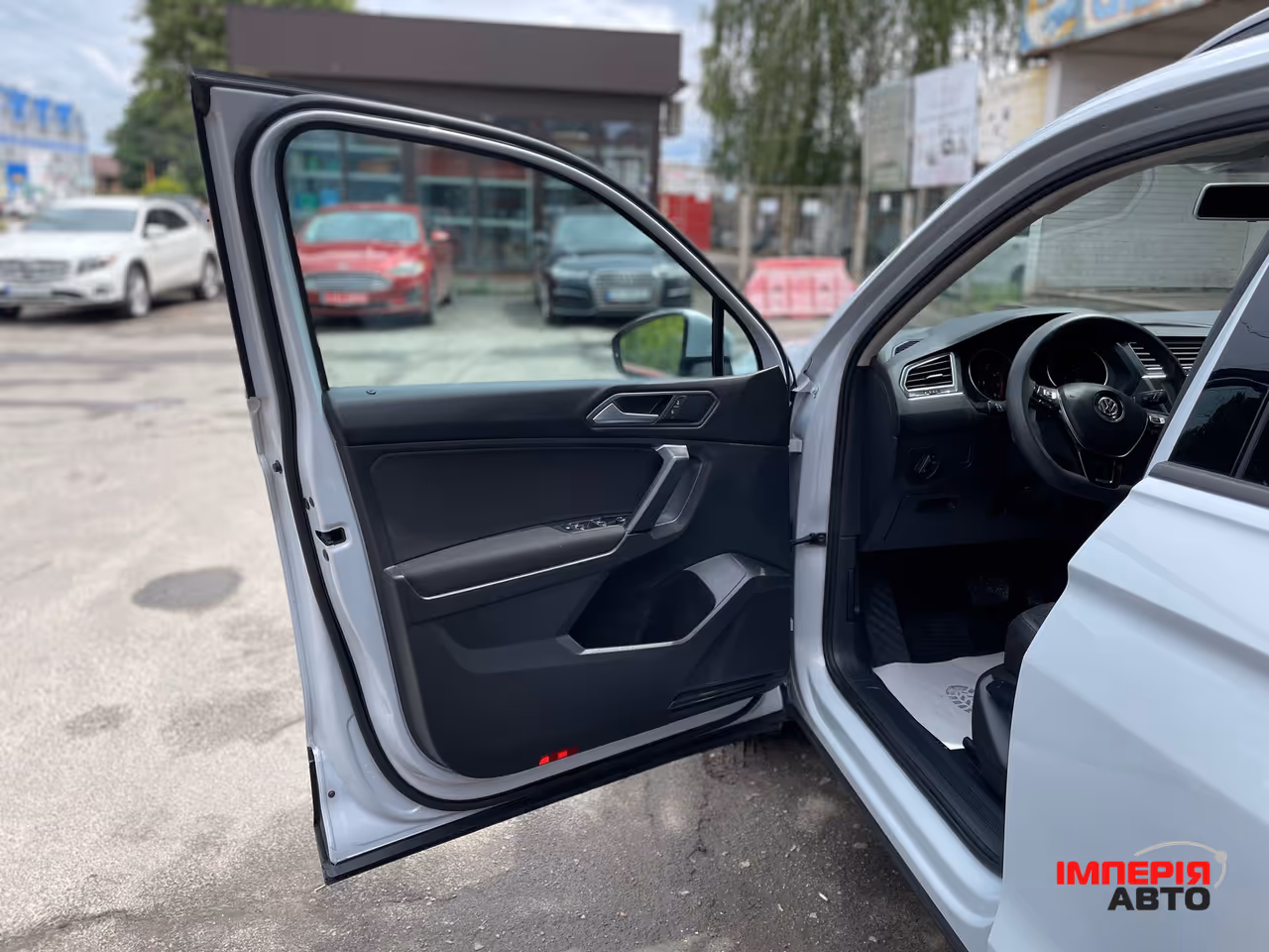 Volkswagen Tiguan - фото 13