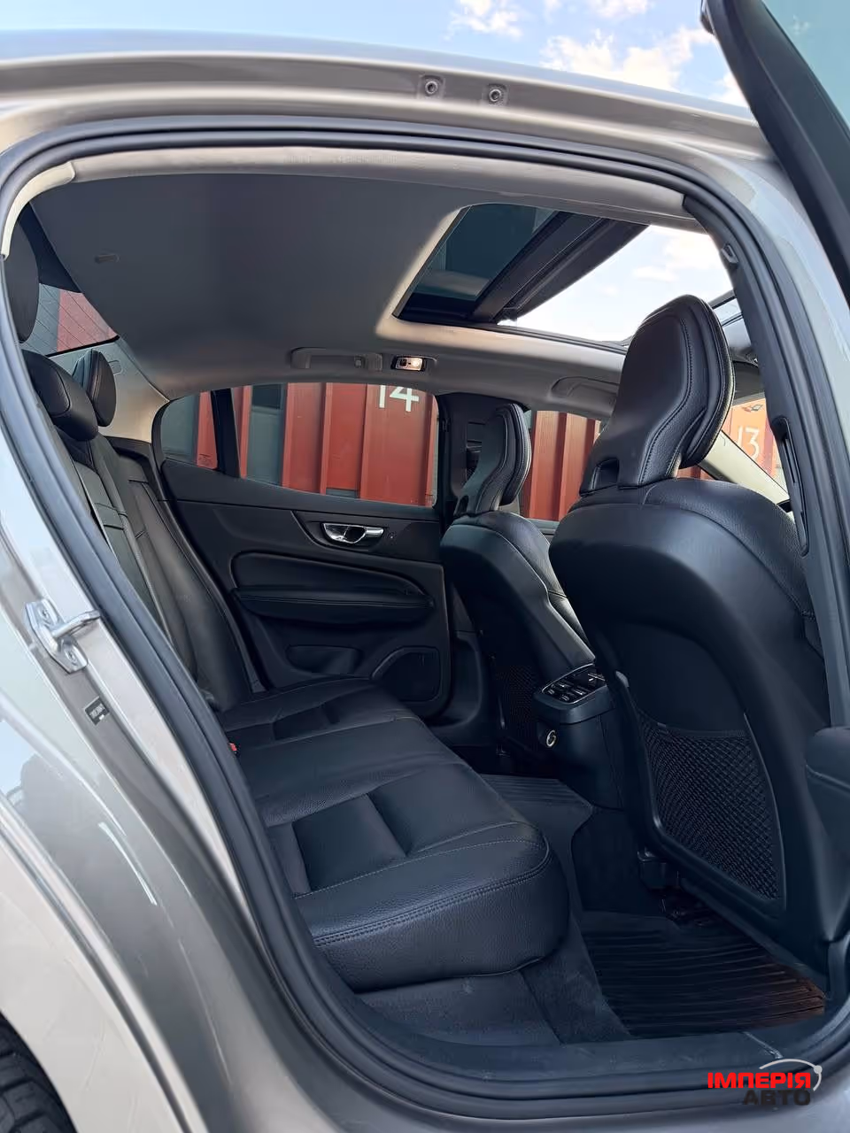 Volvo S60 - фото 25