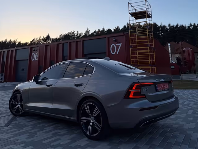 Volvo S60 - фото 4