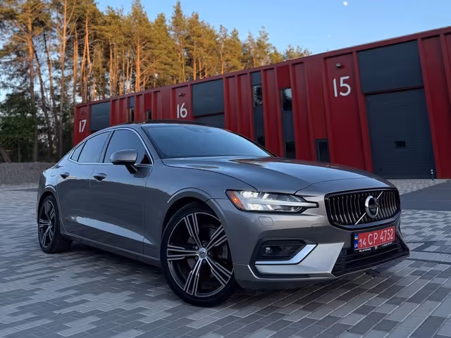 Volvo S60 - фото 1