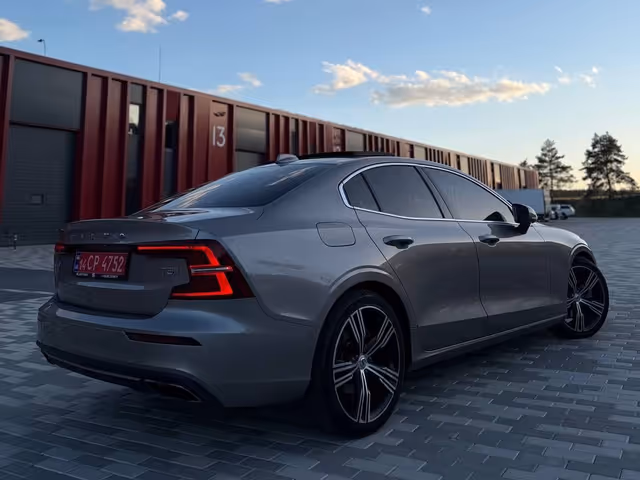 Volvo S60 - фото 3