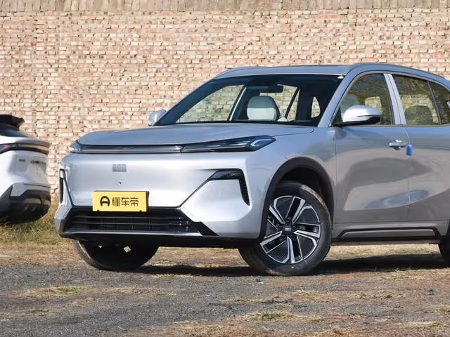 Geely Galaxy Starship 7 - фото 1