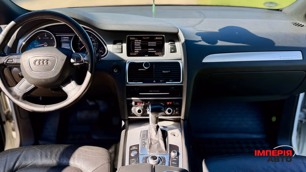 Audi Q7 - фото 13