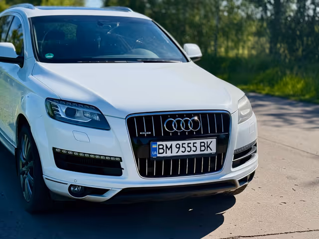 Audi Q7 - фото 1