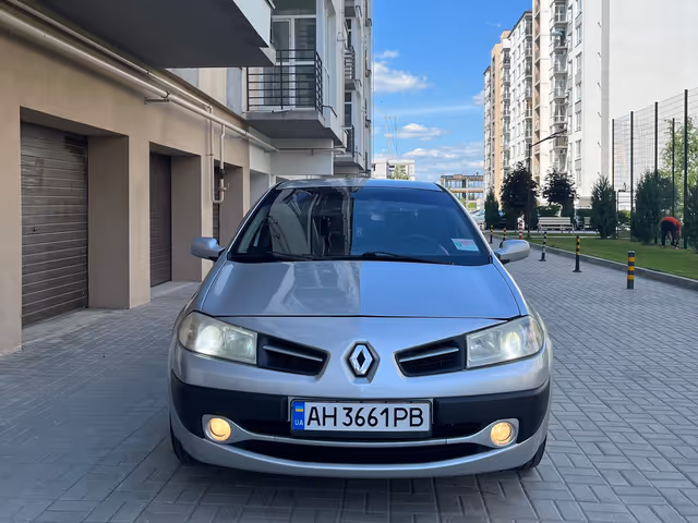 Renault Megane - фото 1