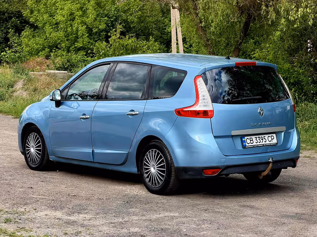 Renault Megane - фото 1