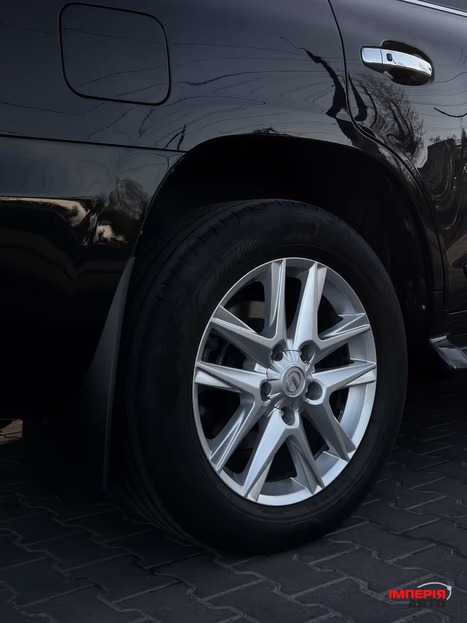 Lexus LX - фото 7