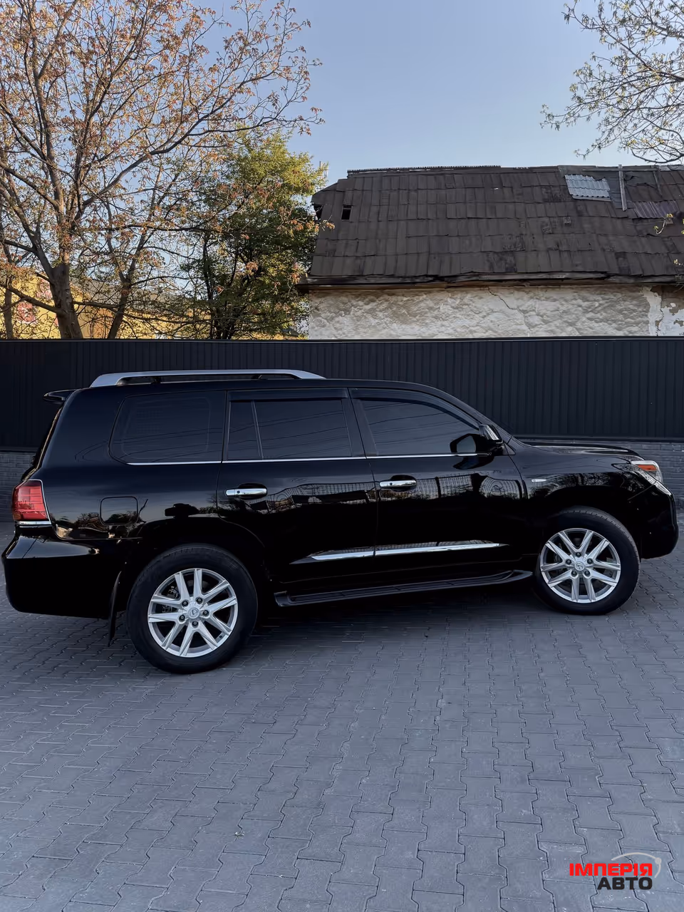 Lexus LX - фото 1