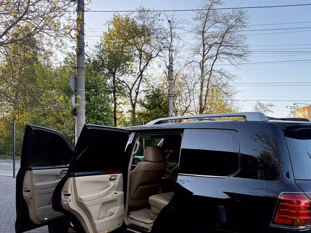 Lexus LX - фото 4