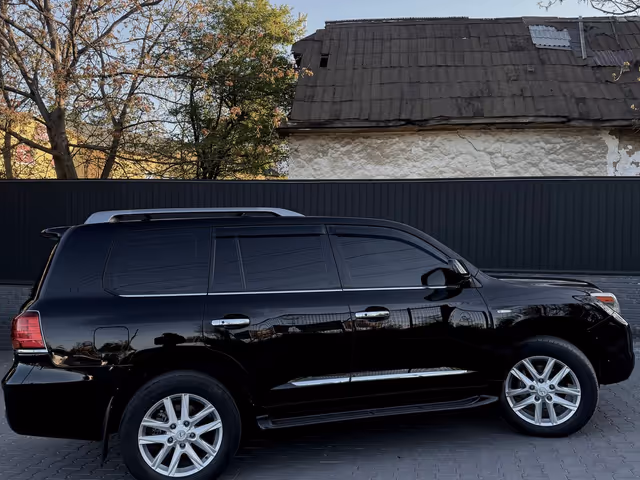 Lexus LX - фото 1