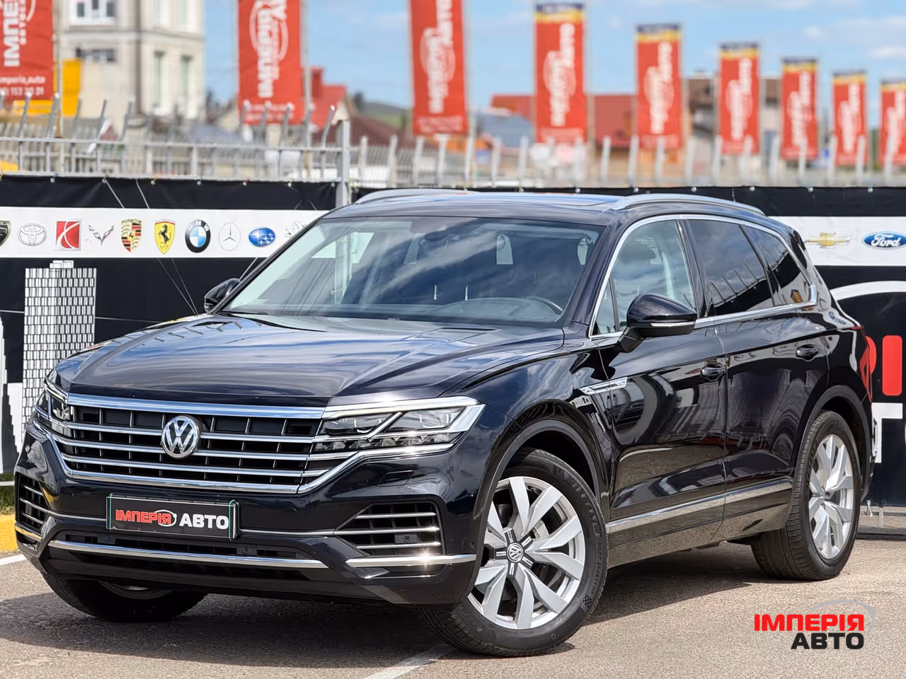 Volkswagen Touareg - фото 1