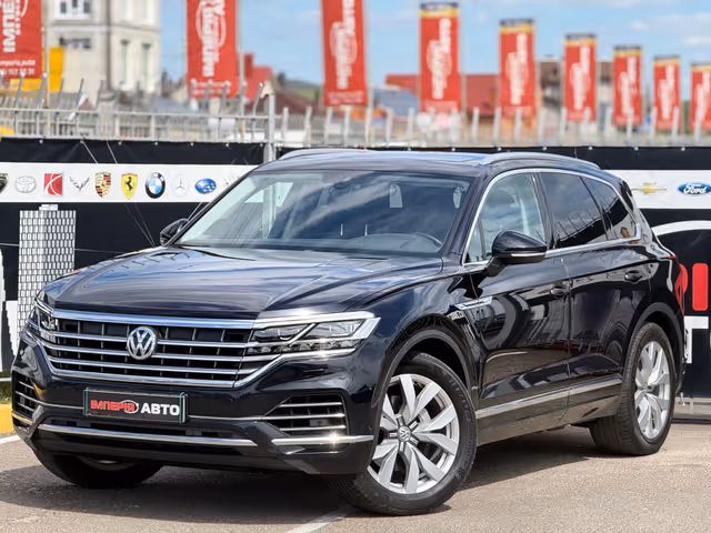 Volkswagen Touareg - фото 1