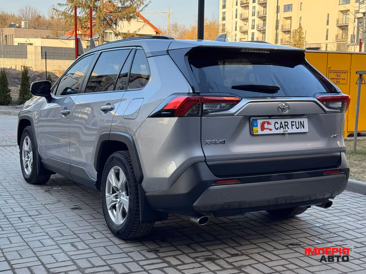 Toyota RAV4 - фото 6