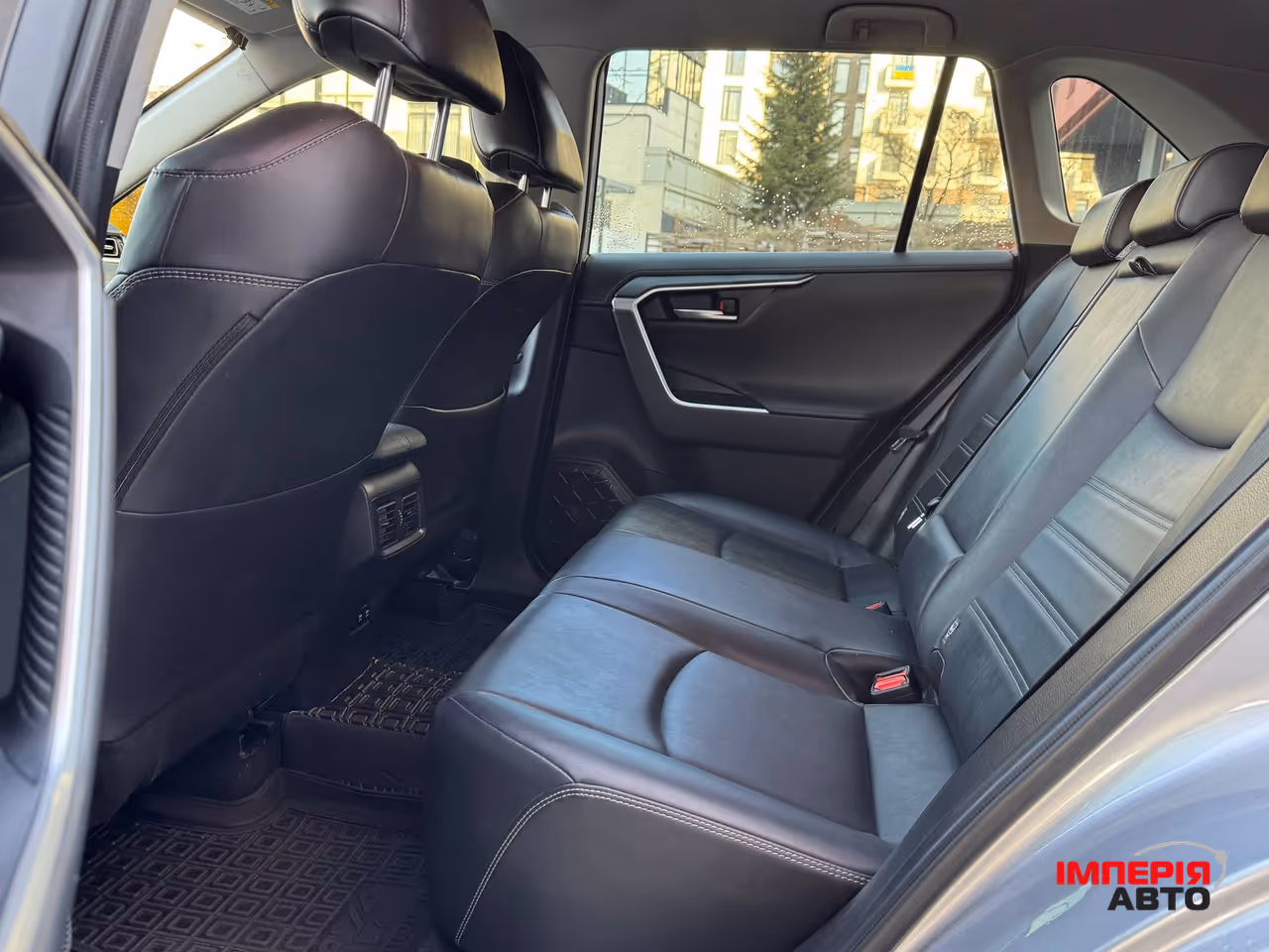 Toyota RAV4 - фото 13