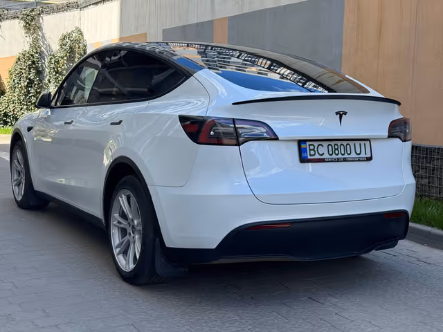Tesla Model Y - фото 5