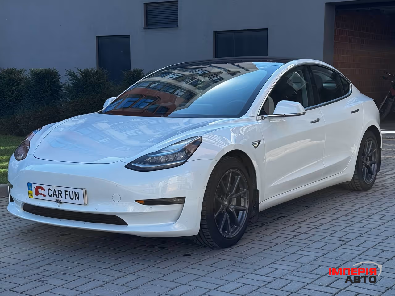 Tesla Model 3 - фото 3