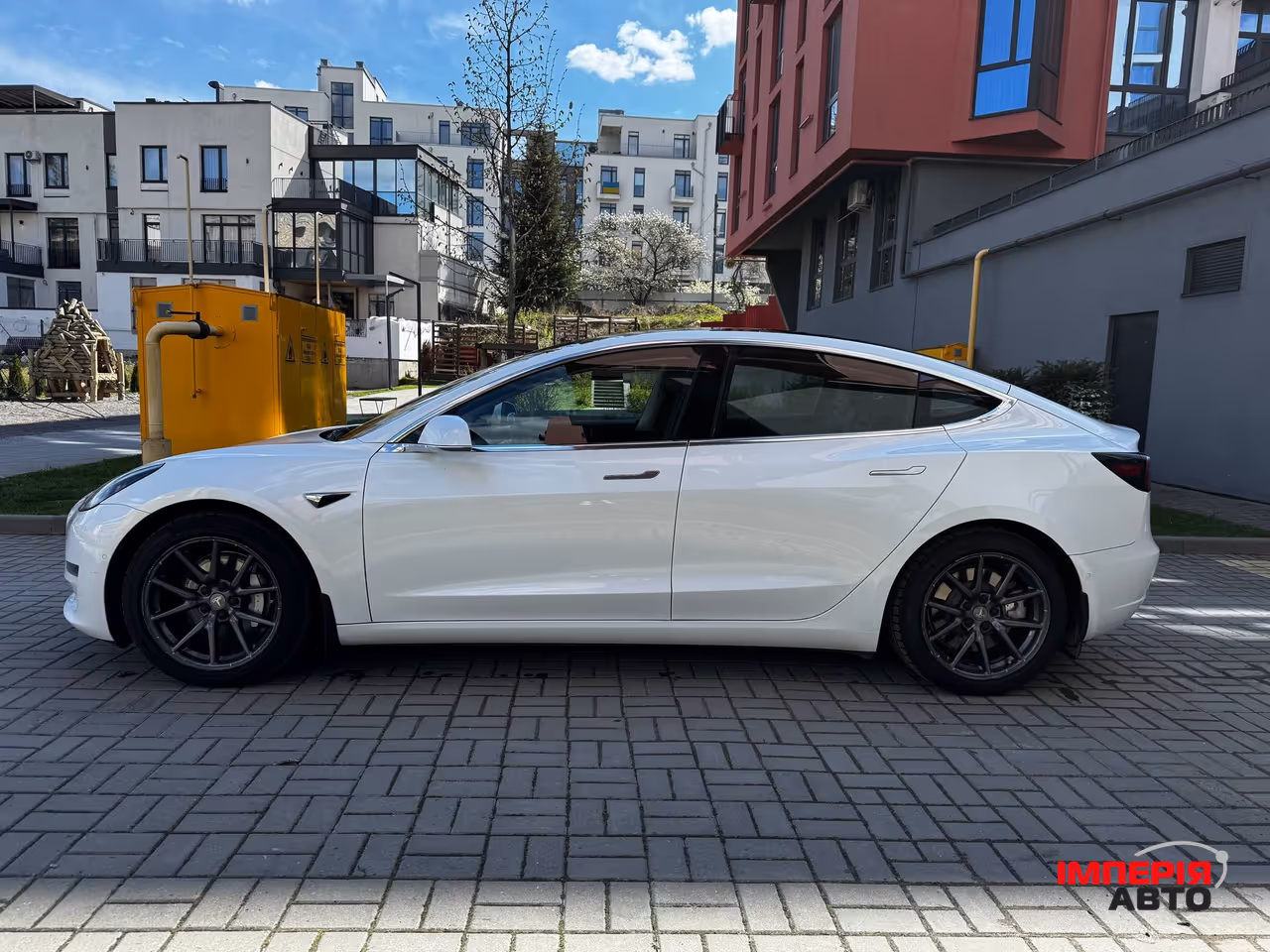 Tesla Model 3 - фото 7