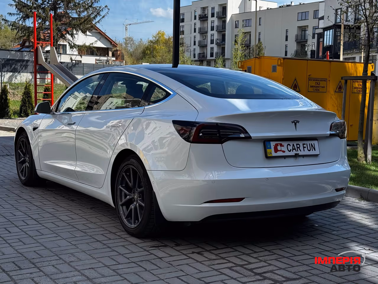 Tesla Model 3 - фото 6