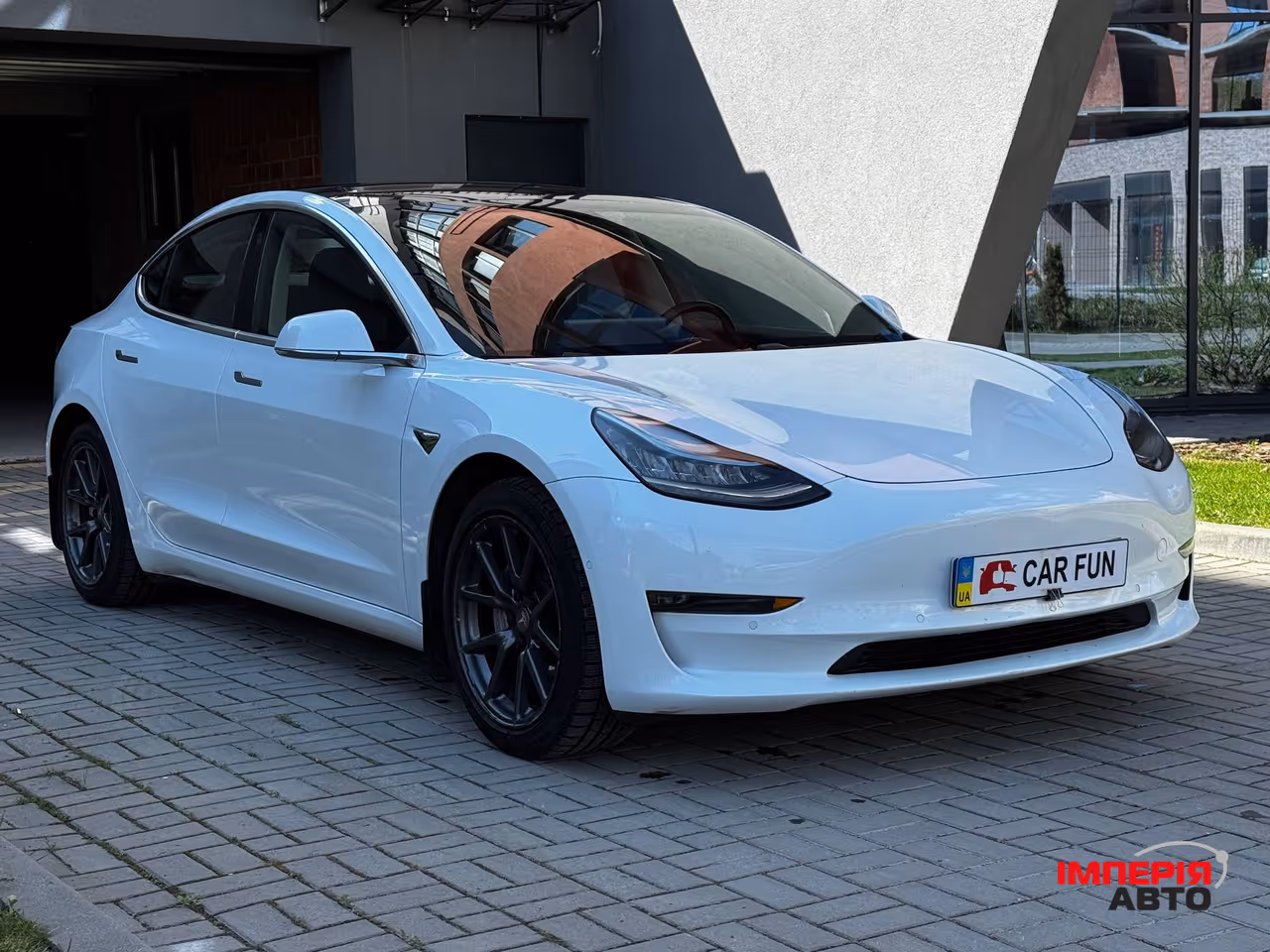 Tesla Model 3 - фото 1