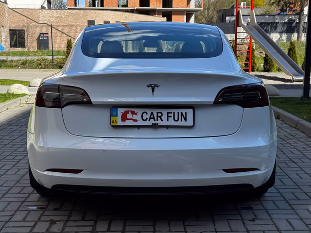 Tesla Model 3 - фото 4