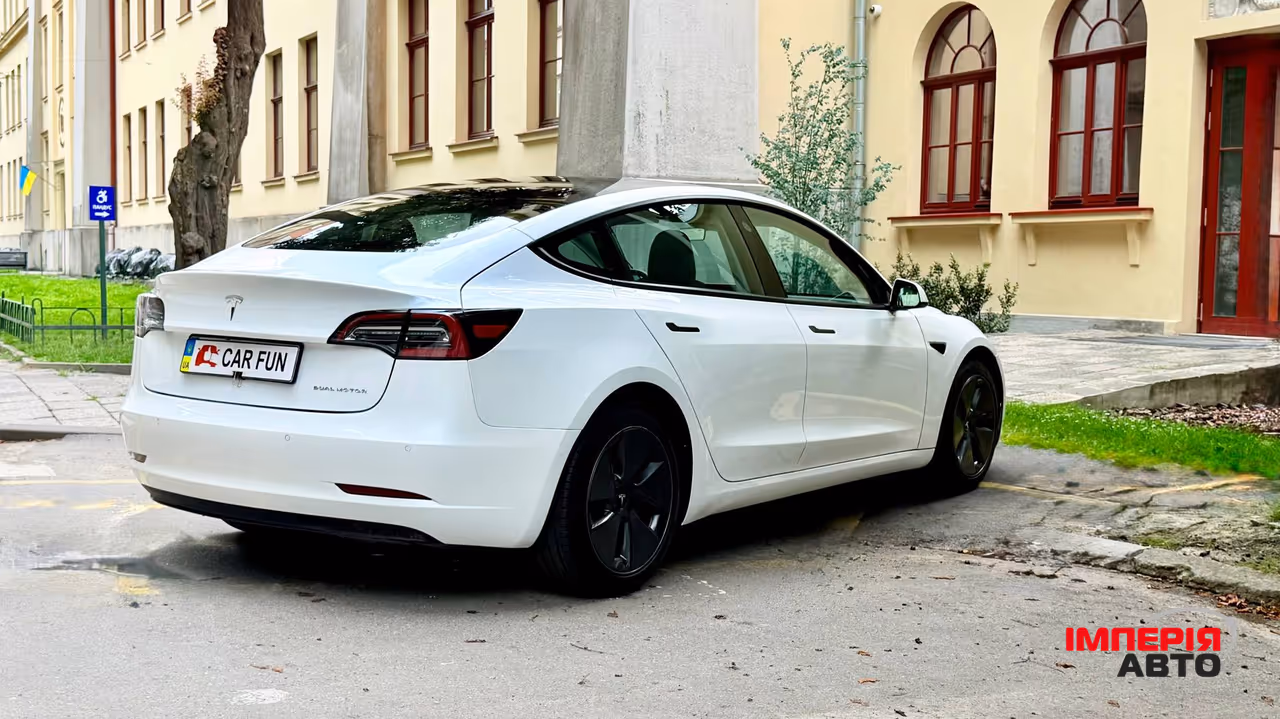 Tesla Model 3 - фото 12
