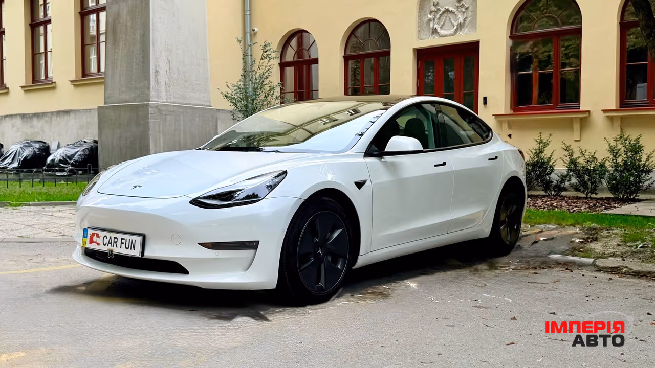 Tesla Model 3 - фото 1
