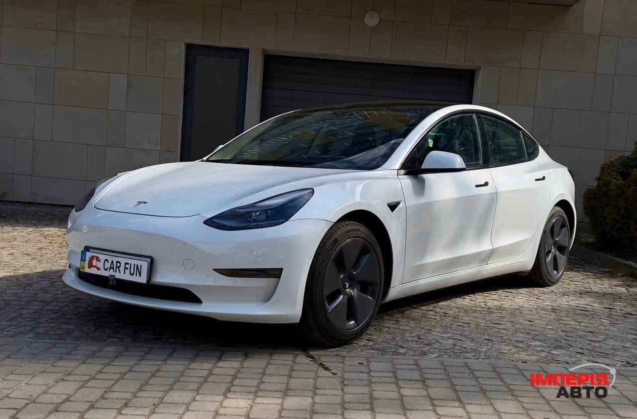 Tesla Model 3 - фото 1