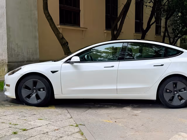 Tesla Model 3 - зображення 5