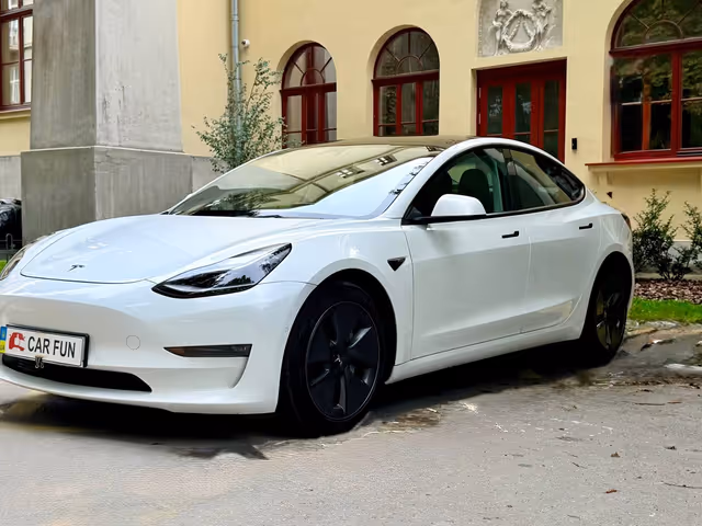 Tesla Model 3 - зображення 1