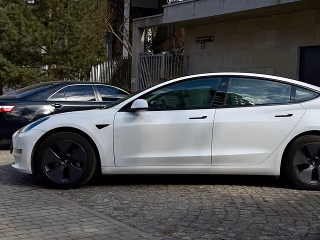 Tesla Model 3 - фото 4