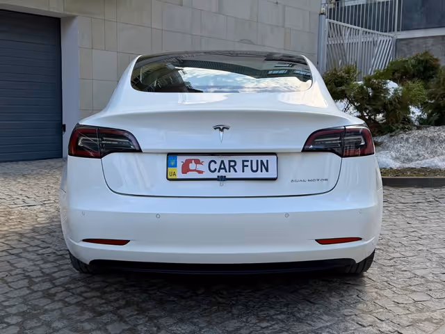 Tesla Model 3 - фото 5