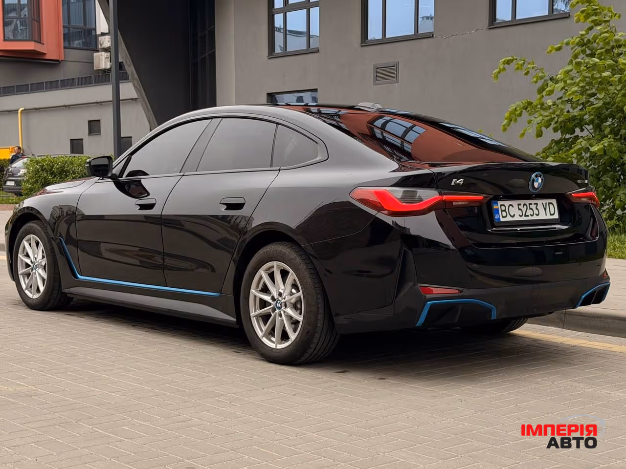 BMW i4 - фото 7