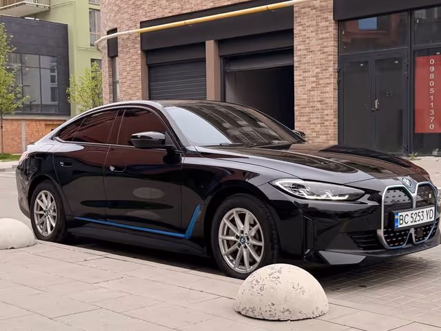 BMW i4 - фото 3