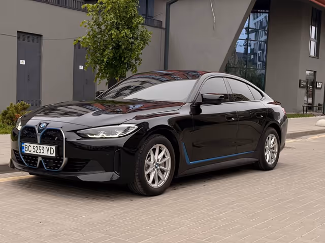 BMW i4 - фото 1