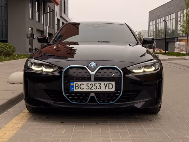 BMW i4 - фото 2