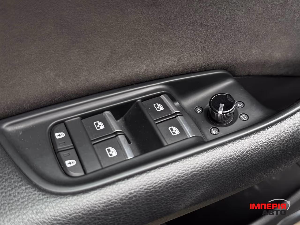 Audi Q8 - фото 12