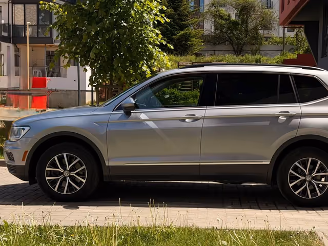 Volkswagen Tiguan - фото 5