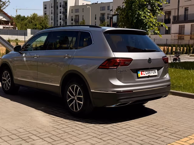 Volkswagen Tiguan - фото 3