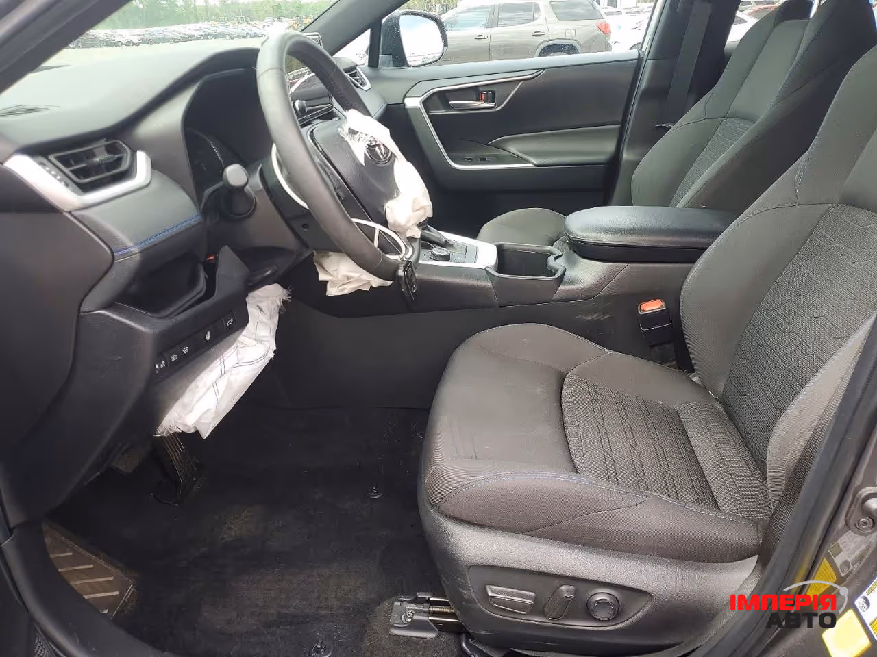 Toyota RAV4 - фото 7