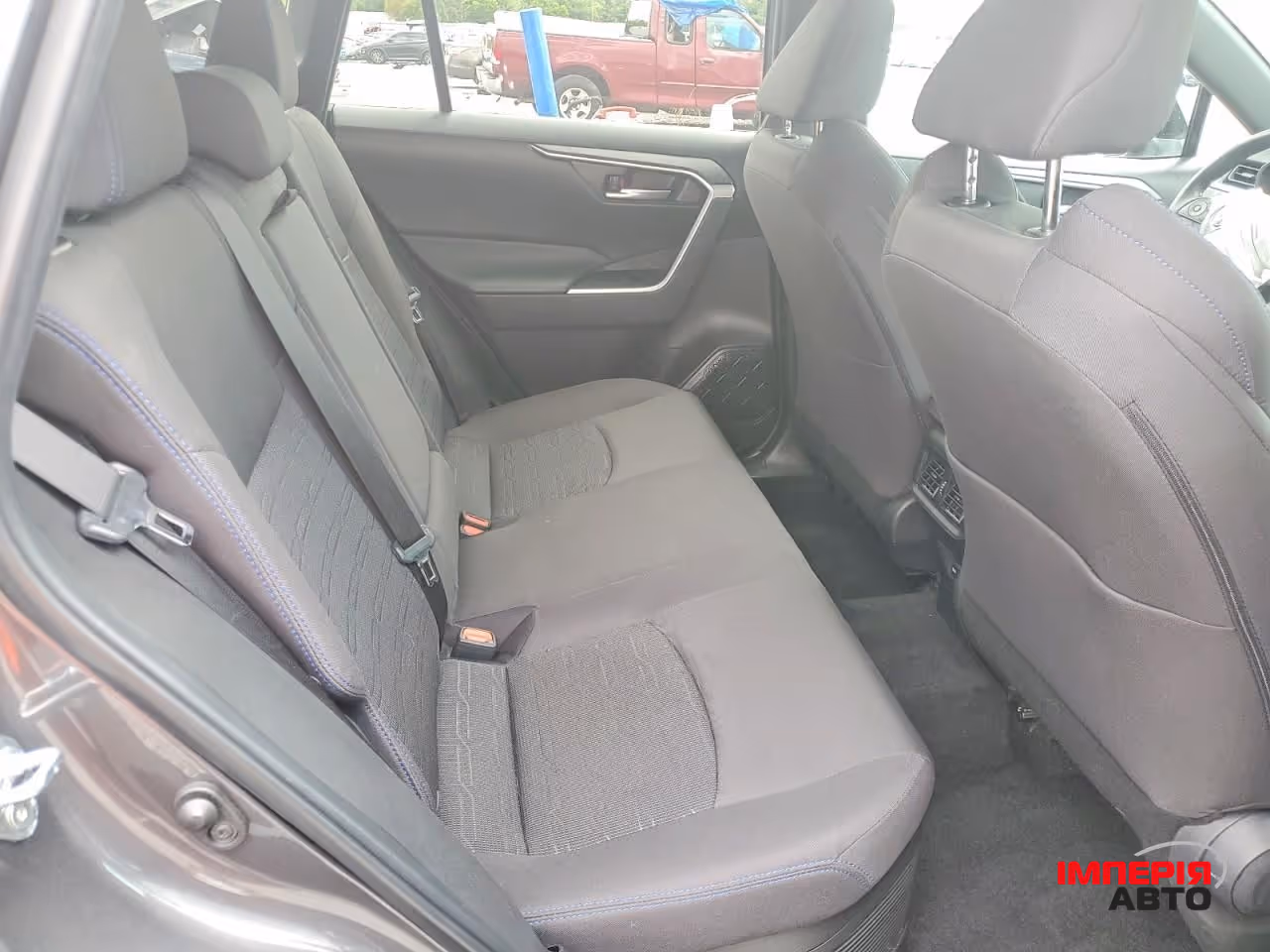 Toyota RAV4 - фото 9