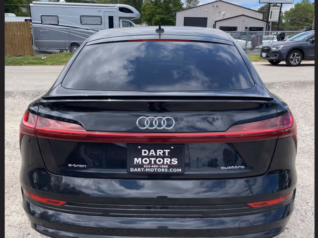 Audi e-tron Sportback - фото 2